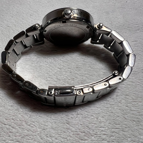 Michael Kors Mk5615 Ladies Silver Stainless Steel Watch with Crystals - Picture 14 of 16